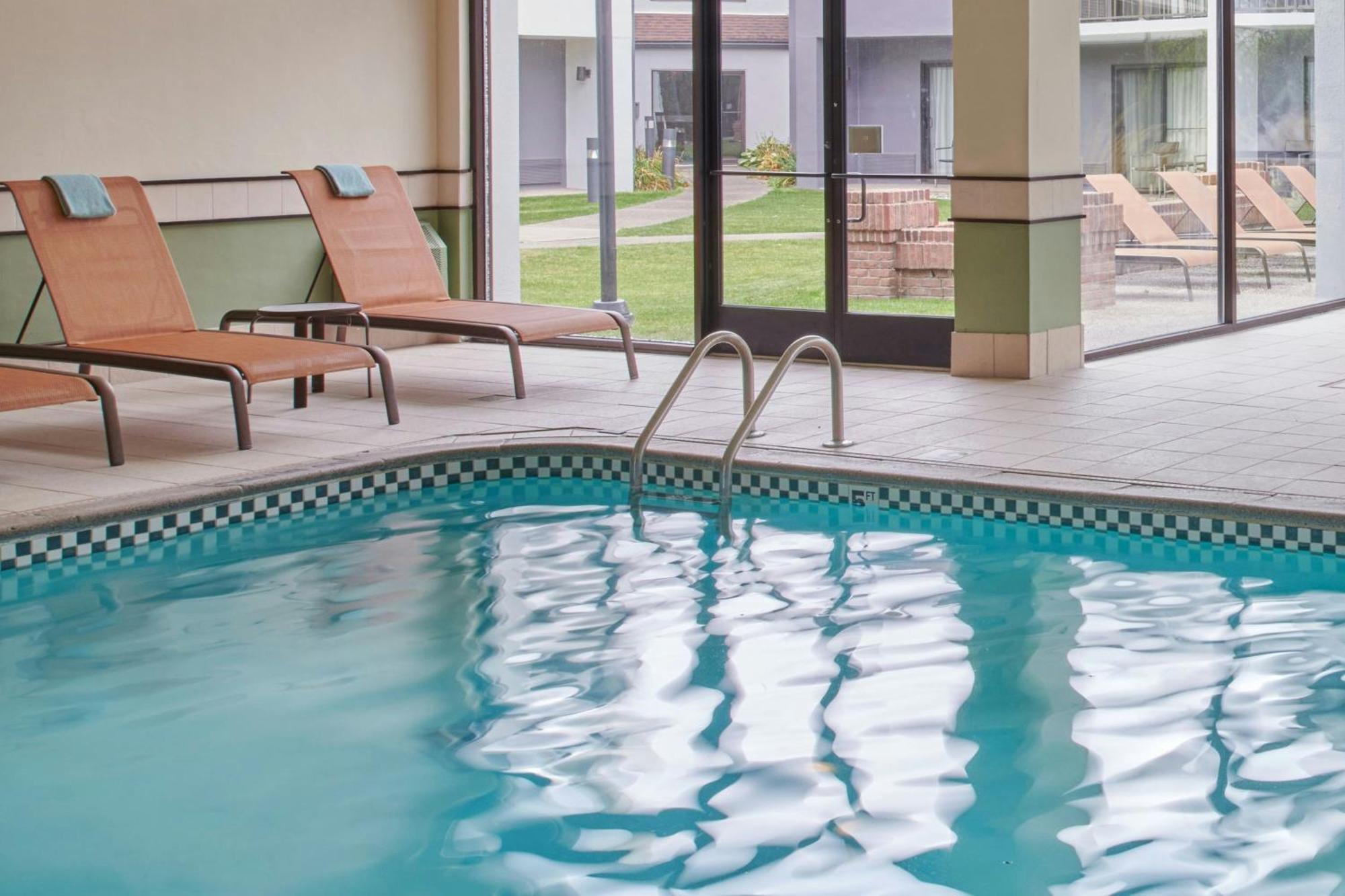 Courtyard By Marriott Detroit Warren Hotel Bagian luar foto
