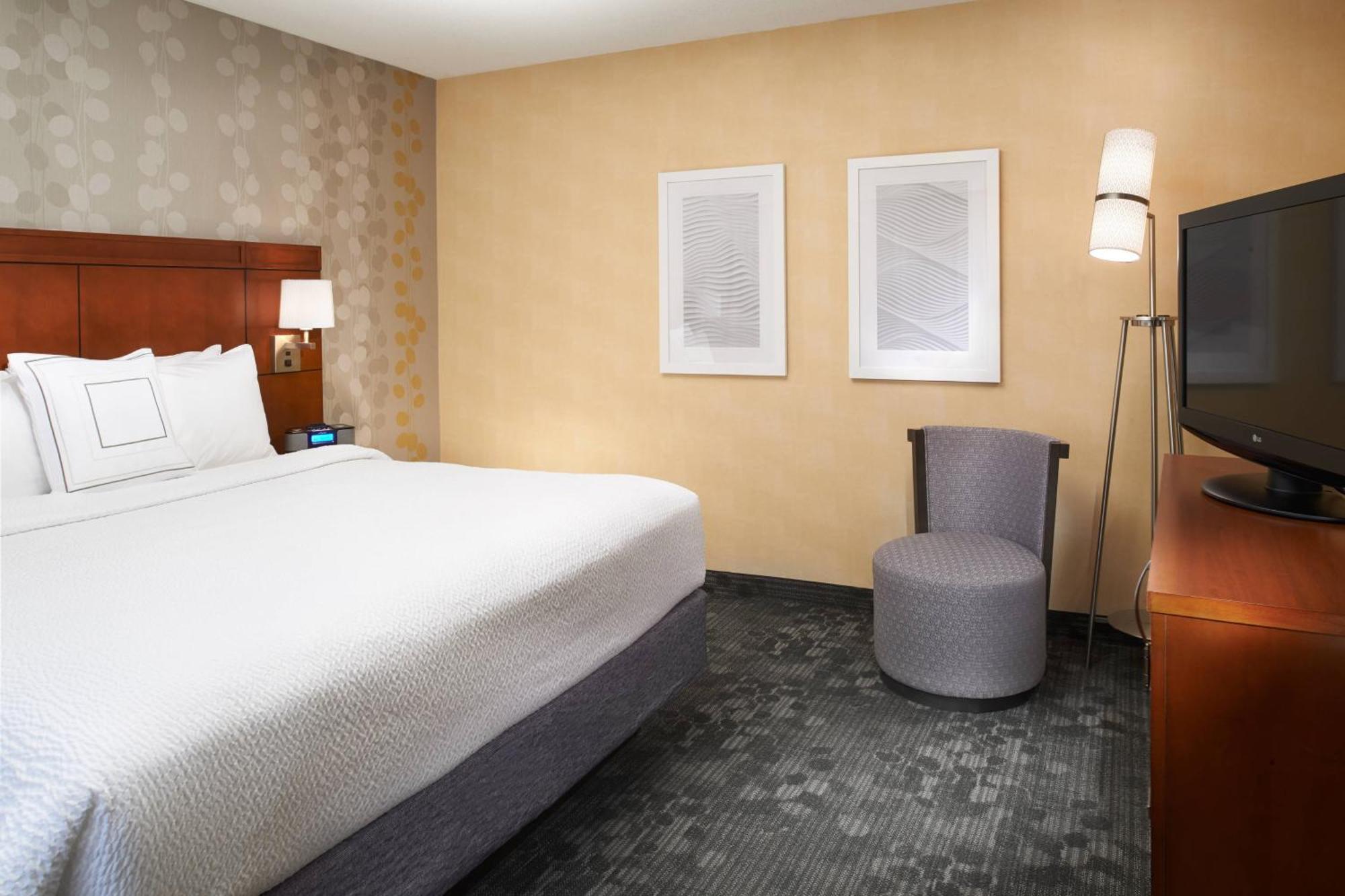 Courtyard By Marriott Detroit Warren Hotel Bagian luar foto