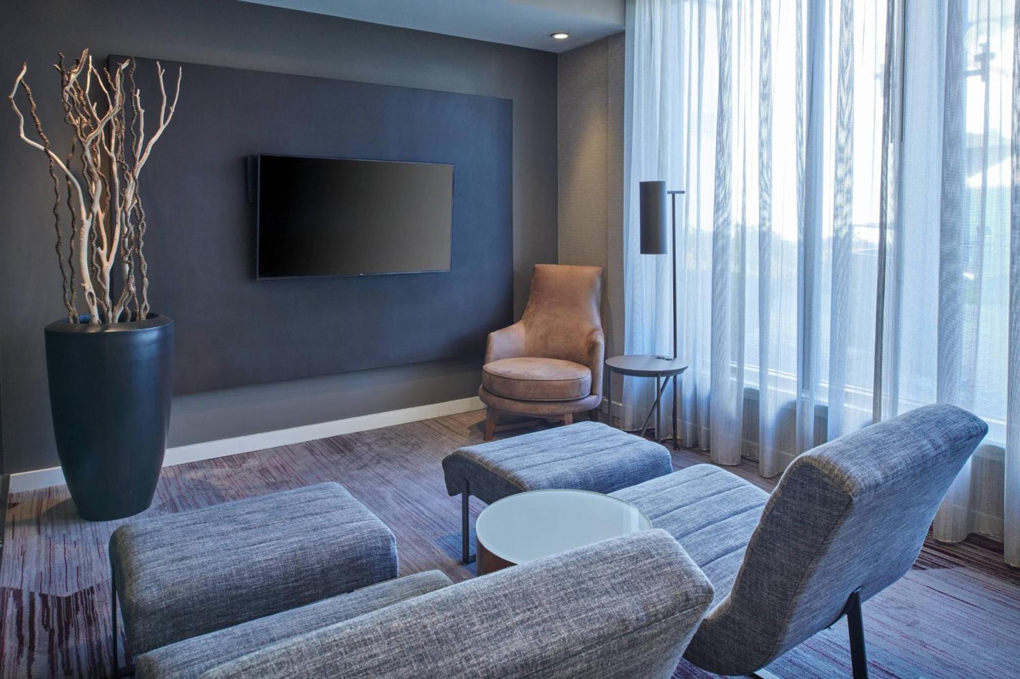 Courtyard By Marriott Detroit Warren Hotel Bagian luar foto