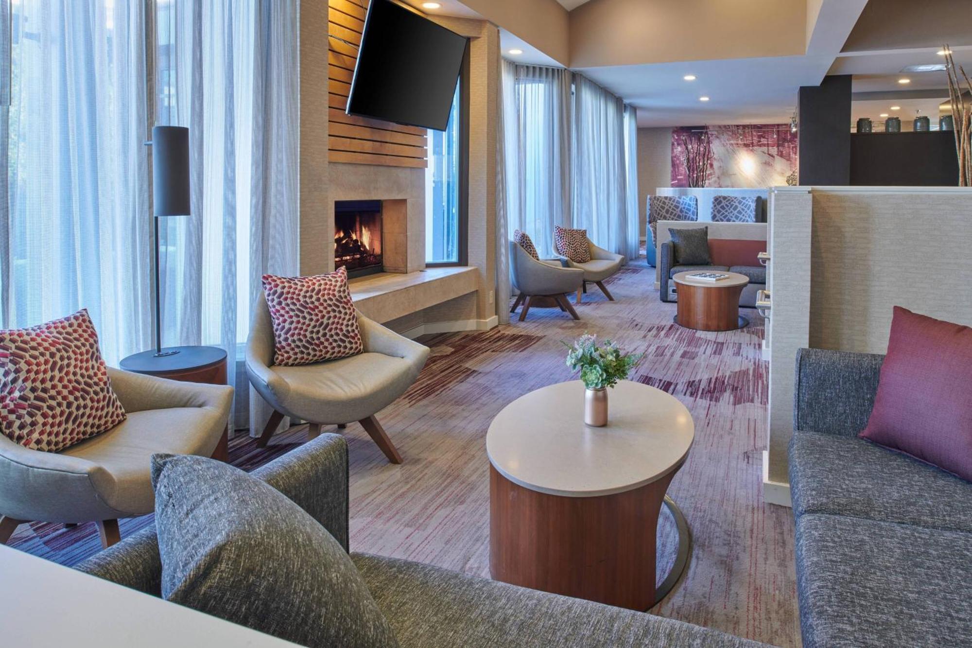 Courtyard By Marriott Detroit Warren Hotel Bagian luar foto