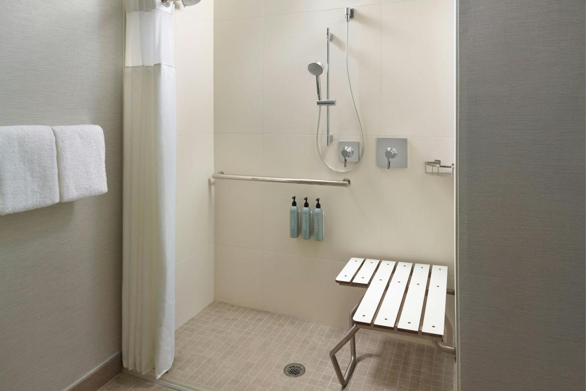 Courtyard By Marriott Detroit Warren Hotel Bagian luar foto
